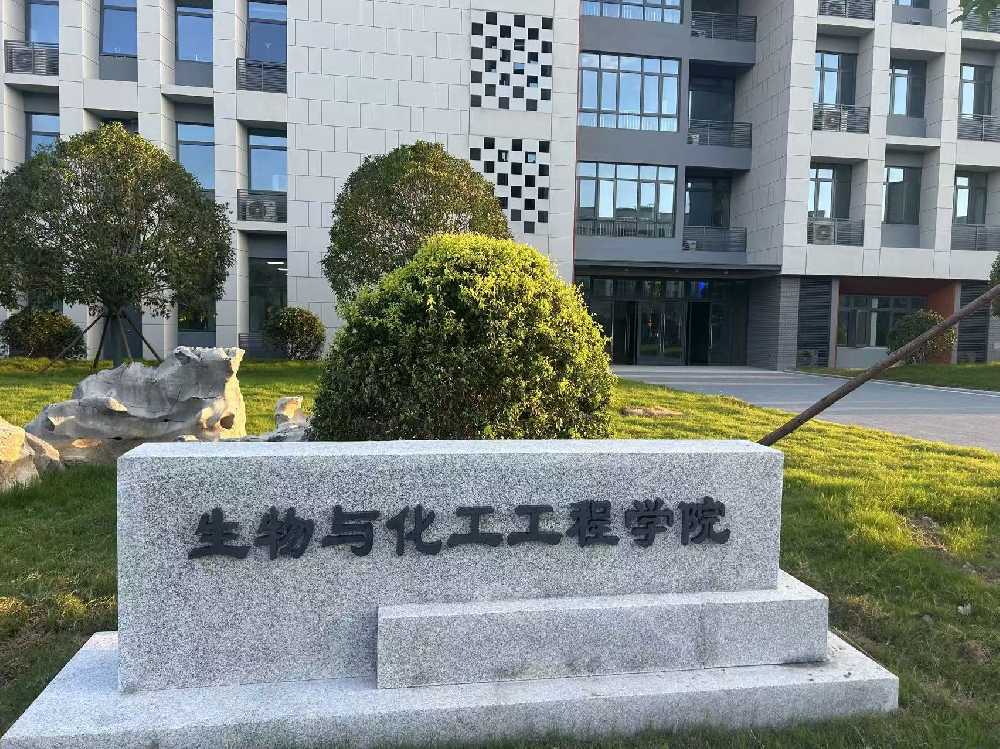 卢龙县扬州职业大学体育场高杆灯项目